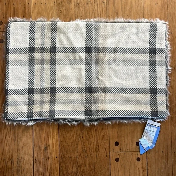 Pottery Barn Nottingham Plaid Faux Fur Back Lumbar Pillow Cover - Picture 5 of 9